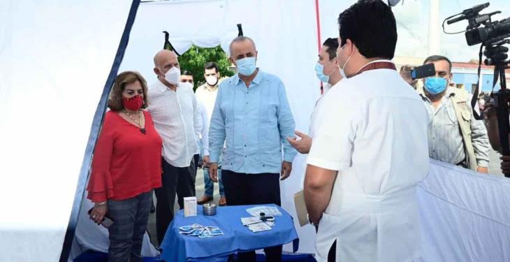 Entrega INSABI a gobierno de Tabasco seis ambulancias y seis unidades médicas móviles