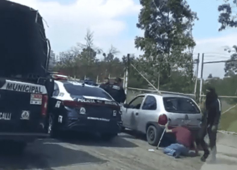 Policías de Cuautitlán Izcalli son grabados agrediendo a un adulto mayor Policías de Cuautitlán Izcalli son grabados agrediendo a un adulto mayor