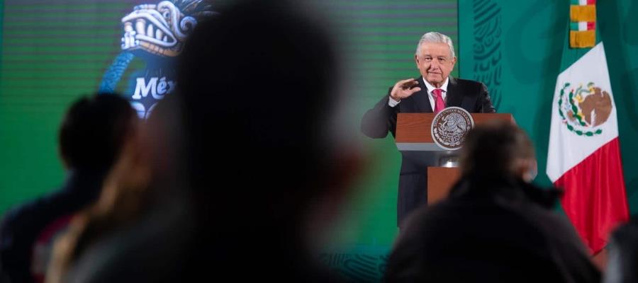 Da AMLO tercera llamada para regreso a clases presenciales