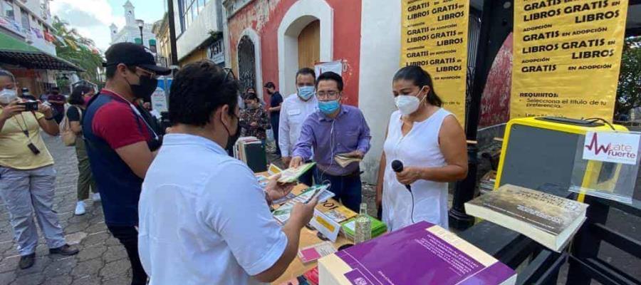 A.C. regala libros con el compromiso de que después los donen a nuevos lectores