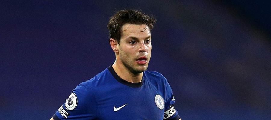 Barcelona buscaría fichar a César Azpilicueta