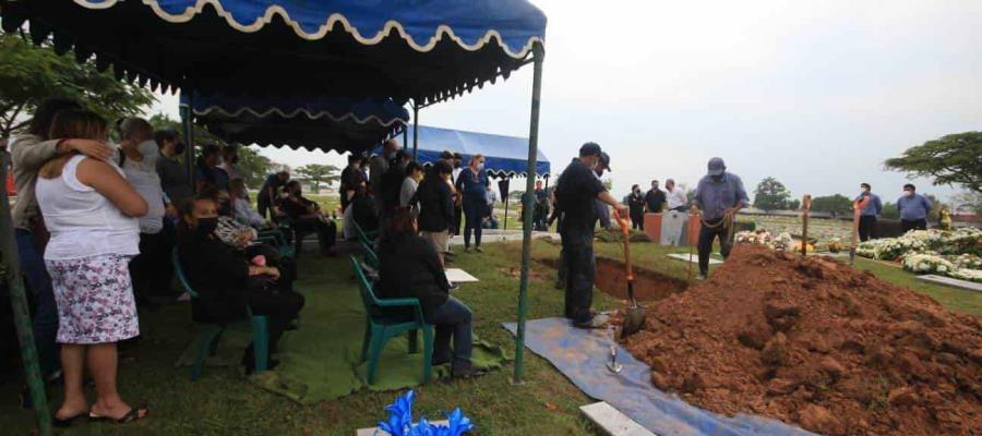 Amigos y familiares dan último adiós a Norma Cárdenas, promotora cultural