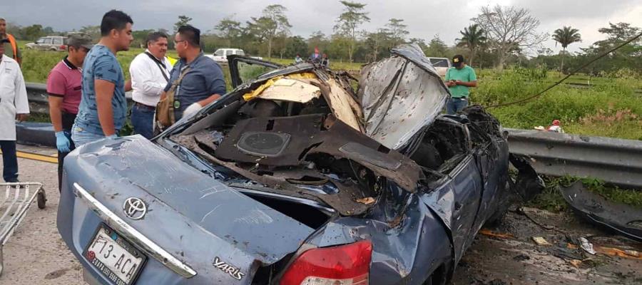 Fallece conductor tras volcar su vehículo en la Villahermosa-Coatzacoalcos