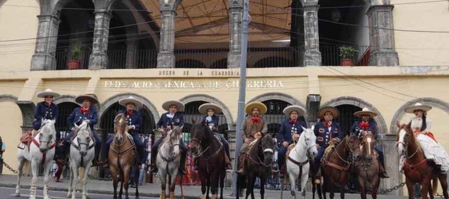 Participa contingente charro de Tabasco en desfile en CDMX