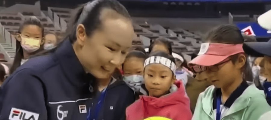 Reaparece sorpresivamente tenista china Peng Shuai