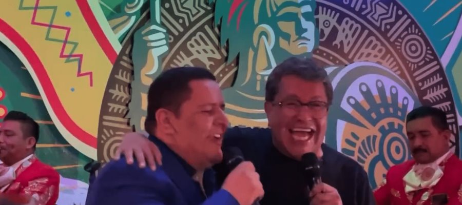 Ricardo Monreal se echa un ‘palomazo’ en homenaje a José Alfredo Jiménez