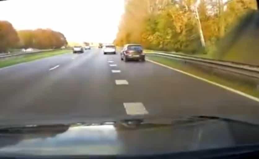 Hombre en Holanda usa su auto como escudo para salvar a conductora