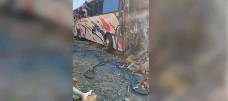 Autobús se impacta contra casa en Edomex: 19 muertos y al menos 30 lesionados