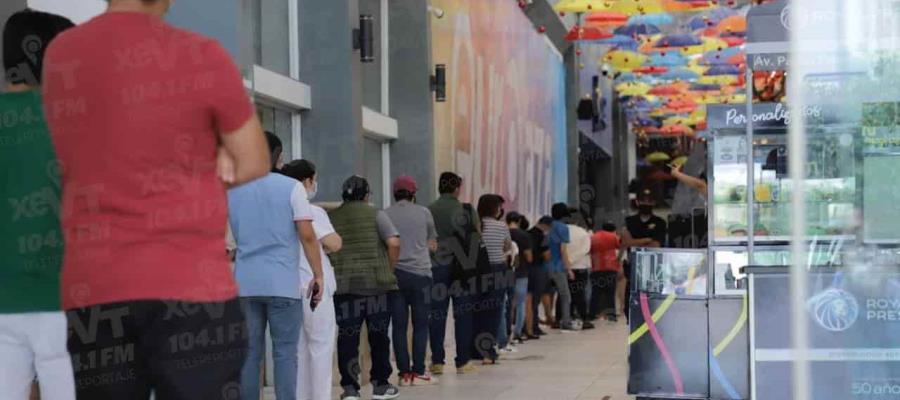 Tabasqueños hacen fila en cines para preventa de ´Spider-Man: No Way Home´