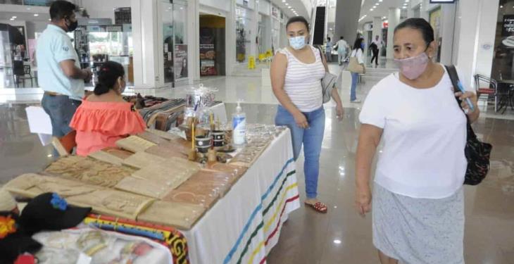 Instalan corredor artesanal navideño en Villahermosa 