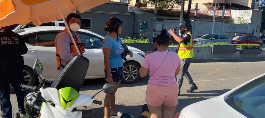 Supuesta imprudencia de taxista provoca accidente en Paseo Tabasco
