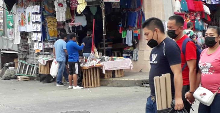 Comercio informal instala polvorín ambulante, en zona del mercado Pino Suárez
