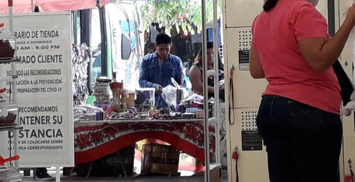 Comercio informal instala polvorín ambulante, en zona del mercado Pino Suárez