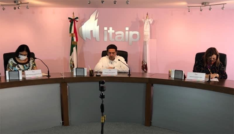 Chocan comisionados del ITAIP durante sesión pública