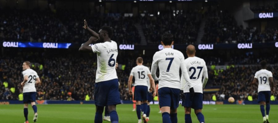 Tottenham sufre brote de COVID-19 y cancela partidos en Premier y Europa League