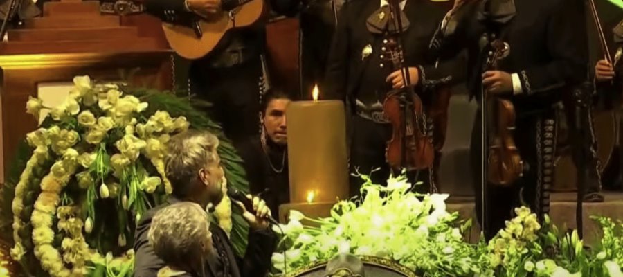 Homenajean a Vicente Fernández en su rancho; el sepelio será este lunes