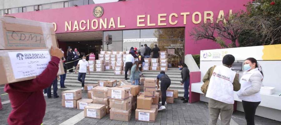 Recibe INE otro millón de firmas para Revocación de Mandato
