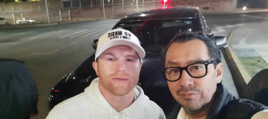 Canelo invita los tacos; come en taquería en Guadalajara y paga la cuenta de todos