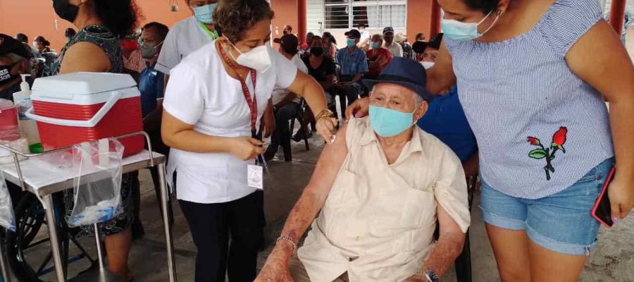 Hoy arranca segundo refuerzo covid para adultos mayores en Tabasco