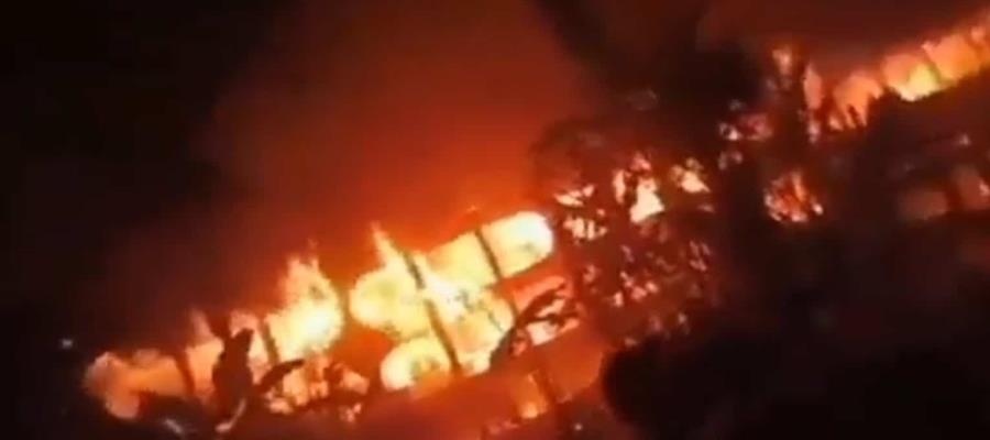 Se incendia ferry en Bangladesh… suman decenas de muertos