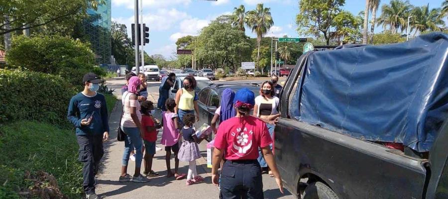 Colectivo de ayuda humanitaria reparte regalos a niños de escasos recursos