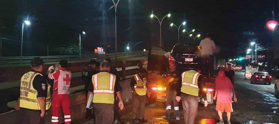 Vuelca auto en Ruiz Cortines, accidente deja un lesionado