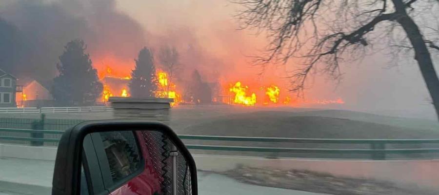 Incendio forestal en Colorado arrasa con más de 500 casas