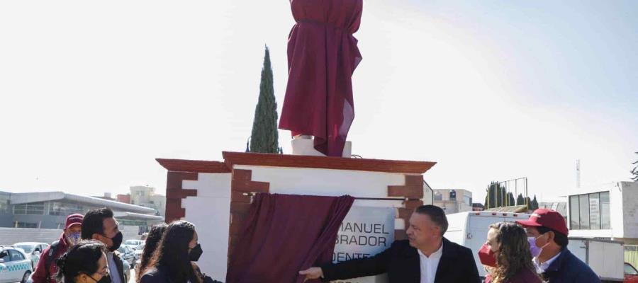 Develan estatua de AMLO en Atlacomulco; cuna del priismo “neoliberal”