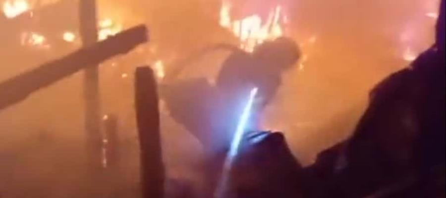 En Monterrey incendio destruye 100 casas