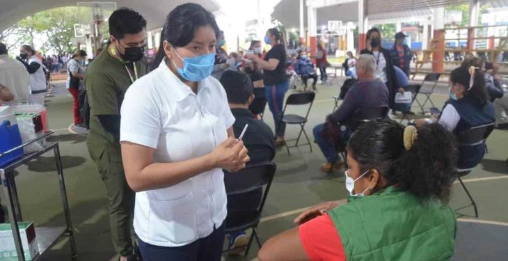 3 mil trabajadores de Salud reciben dosis de refuerzo contra el COVID