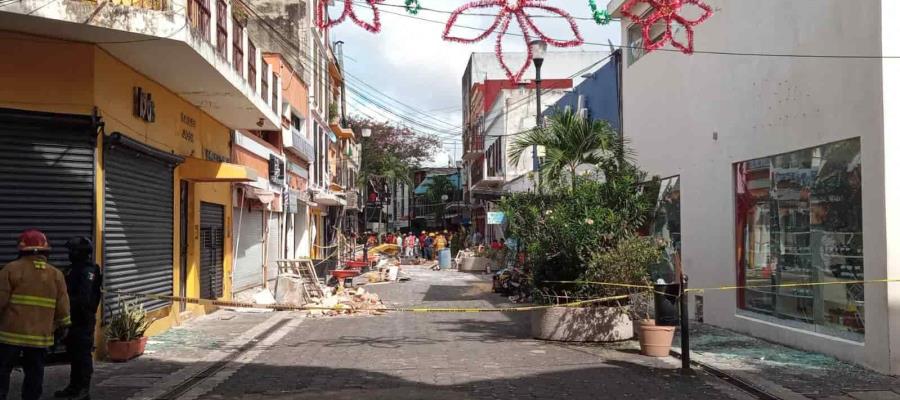 Continúan trabajos de demolición e investigación en taquería que explotó en la Zona Luz