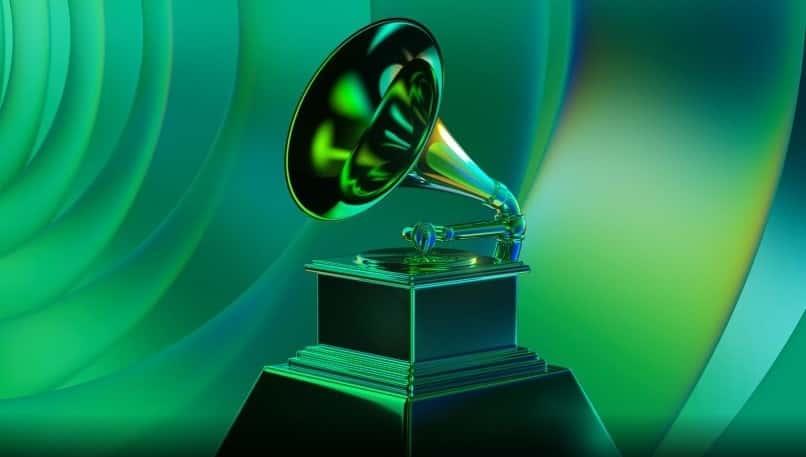Se posponen los Grammy 2022 ante aumento de contagios de ómicron