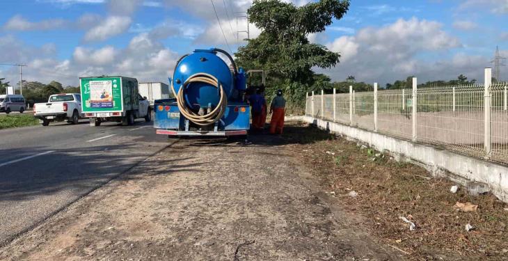 Se incendia pipa en la Villahermosa-Cárdenas Se incendia pipa en la Villahermosa-Cárdenas