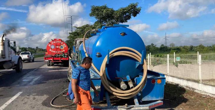 Se incendia pipa en la Villahermosa-Cárdenas Se incendia pipa en la Villahermosa-Cárdenas