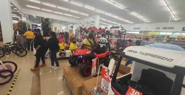 Reyes Magos abarrotan jugueterías de Villahermosa