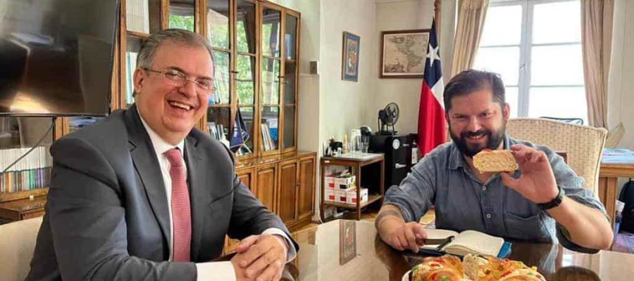 Se reúne Ebrard con presidente electo de Chile; comparten rosca de Reyes