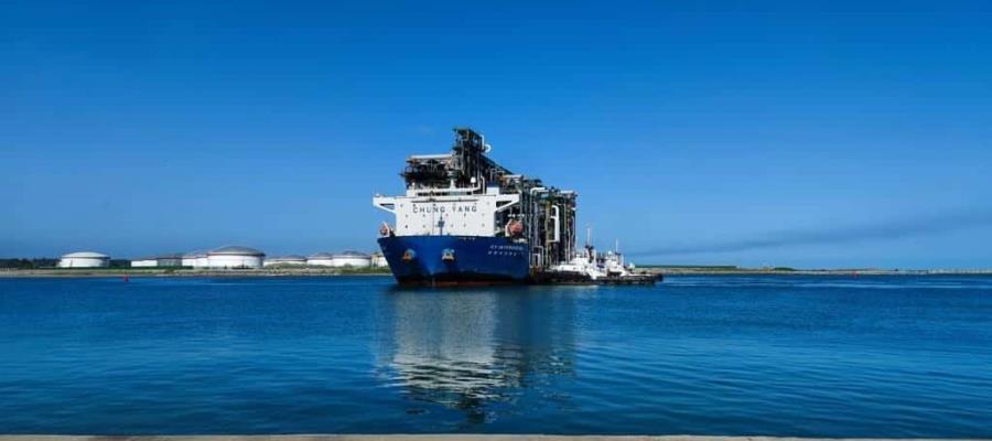 Llegan casi 5 mil toneladas de equipo para la refinería de Dos Bocas