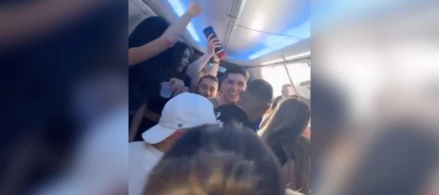 Influencers canadienses que realizaron fiesta en avión dan positivo a COVID