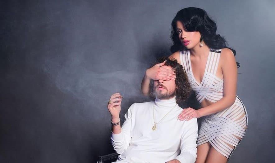 Luisito Comunica en Playboy África; lo critican por aparecer fumando marihuana en portada