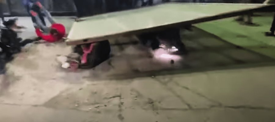Cae portón de penal de Apodaca y deja 4 personas heridas Cae portón de penal de Apodaca y deja 4 personas heridas