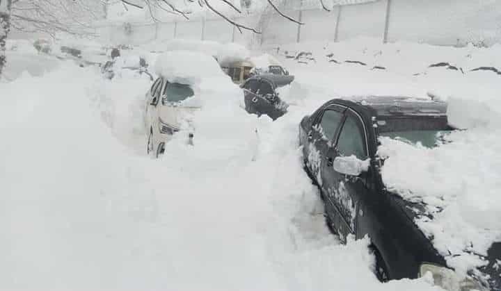 Pierden la vida 21 personas tras tormenta de nieve en Pakistán