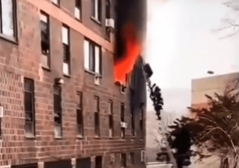 Incendio en edificio de NY deja 19 muertos… 9 niños entre ellos