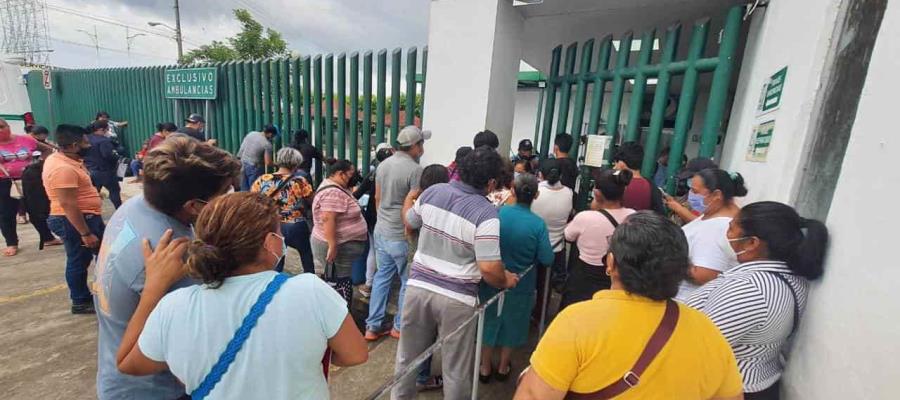 Pacientes arman trifulca en Clínica 46 del IMSS ante ausencia de citas médicas