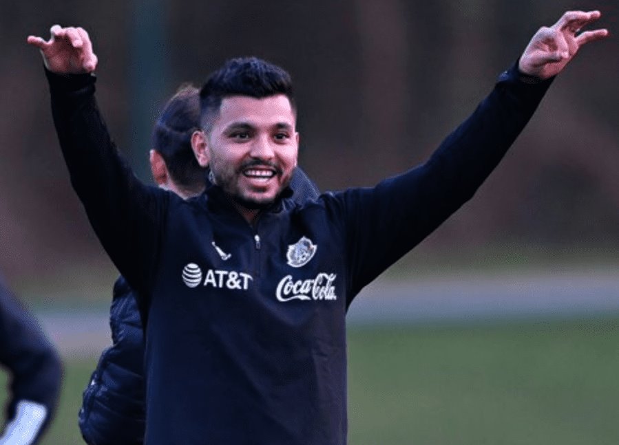 “Tecatito” Corona llega a Andalucía para fichar con el Sevilla