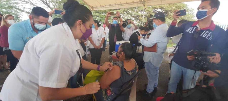 Arranca vacunación a personal educativo; 38 mil 528 recibirán su refuerzo