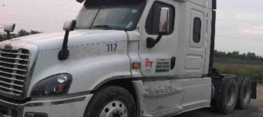 Recuperan tractocamión robado en Plátano y Cacao