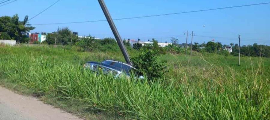 Dos heridos deja choque de camioneta contra poste de luz en la Villahermosa-Teapa