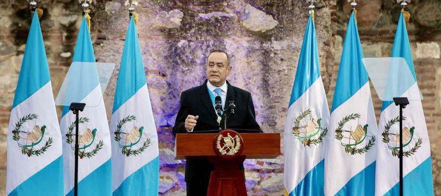 Gobierno de Guatemala busca endurecer penas contra “coyotes” con hasta 30 años de prisión