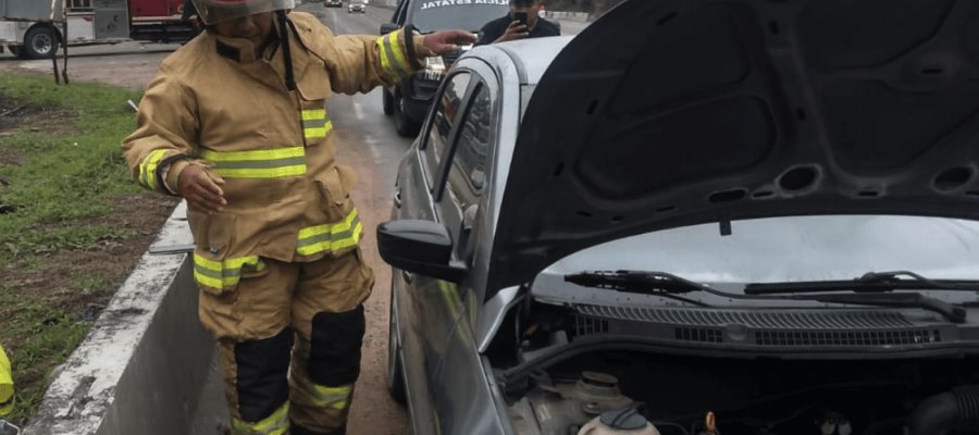 Sofocan bomberos de Tabasco conato de incendio en vehículo sobre la Villahermosa-Macuspana Sofocan bomberos de Tabasco conato de incendio en vehículo sobre la Villahermosa-Macuspana