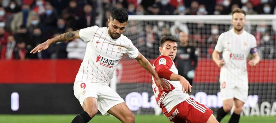 ‘Tecatito’ Corona brilla en empate del Sevilla ante el Celta; siguen peleando el campeonato